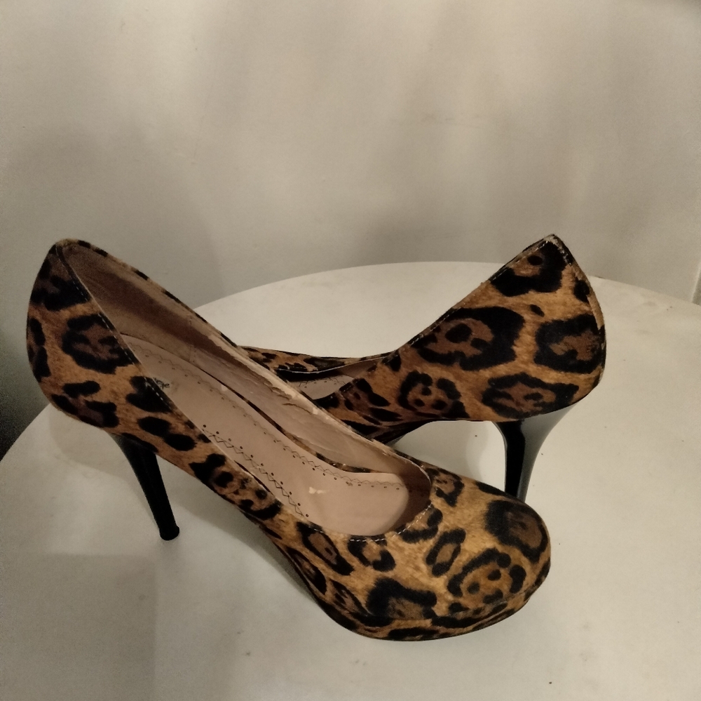 Leopard print heels size 10 medium